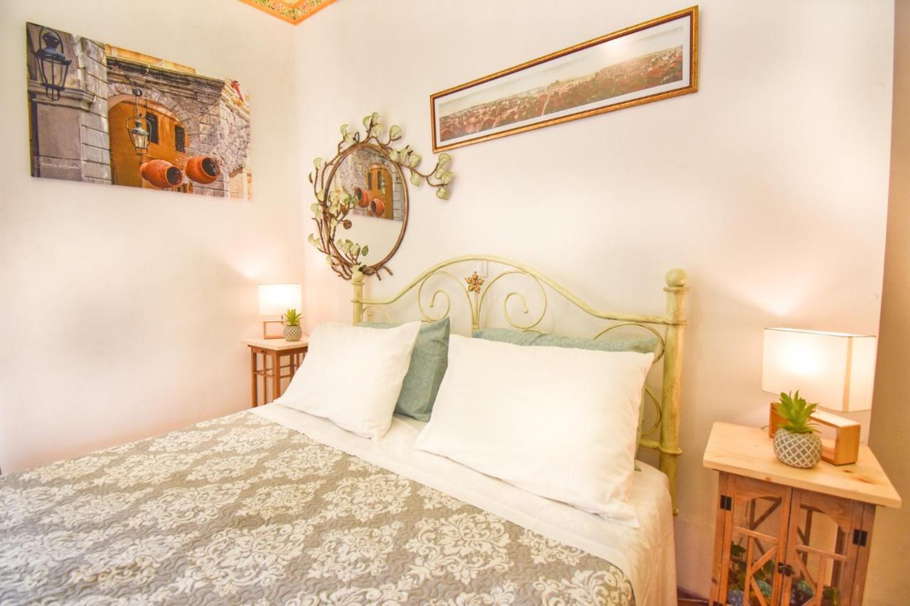 Venetian Well Gallery Apartment In Corfu Old Town Exterior photo